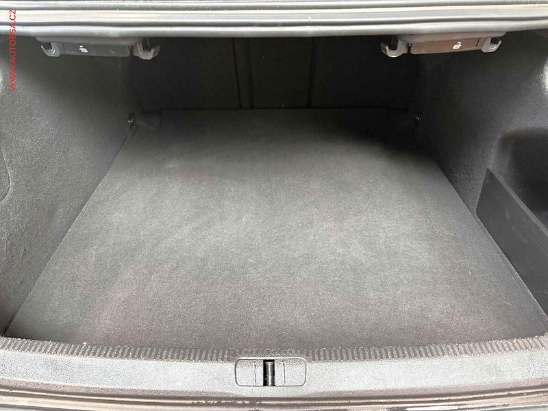 Volkswagen CC (2012) 2.0 TDi, Sport, TZ, bixen - fotka 7 z 17