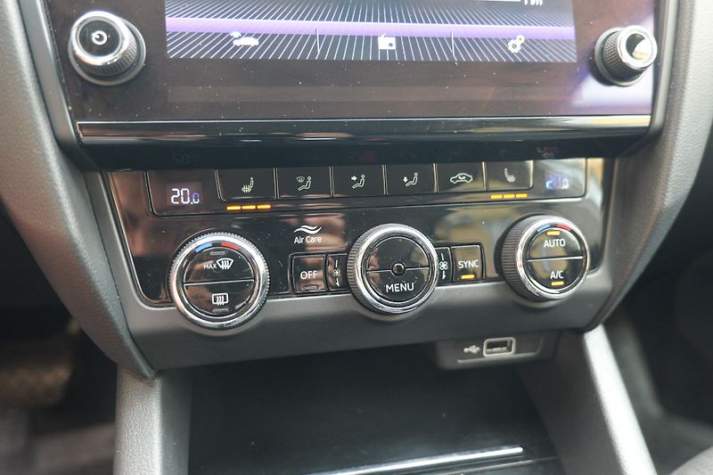 Škoda Octavia 2.0 TDI DSG Kamera Style+ - fotka 24 z 35