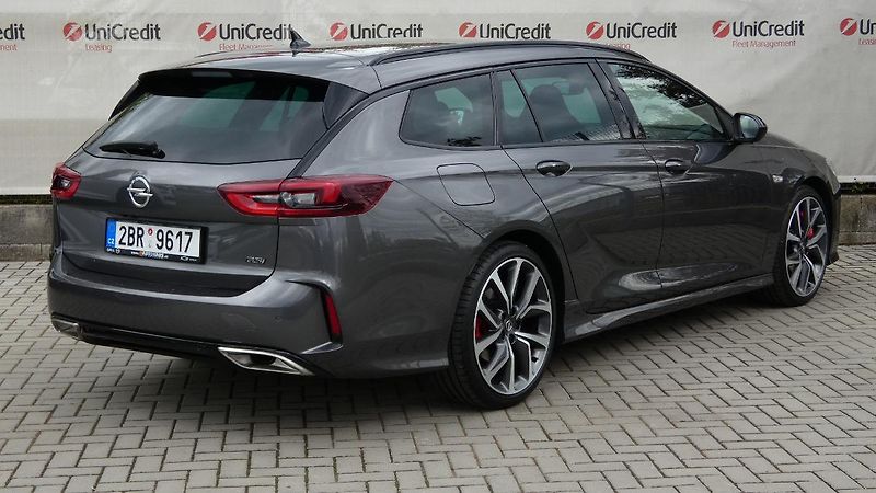 Opel Insignia ST 2,0 T 4x4 GSi - fotka 3 z 27