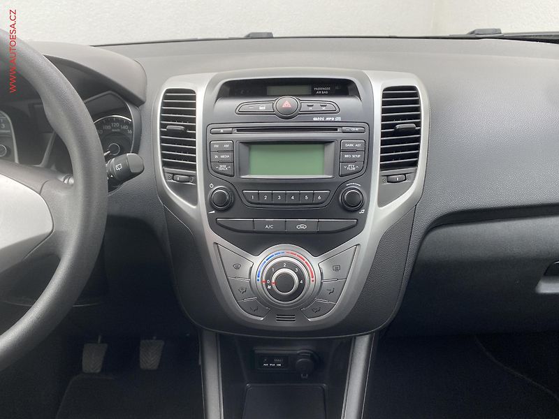 Hyundai ix20 (2013) 1.6 CRDi, AC, park. čidla - fotka 12 z 16
