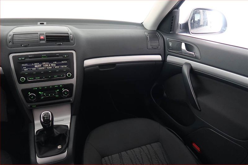 Škoda Octavia (2010) Ambiente 1.6 TDI 4x4, 4X4 - fotka 8 z 17