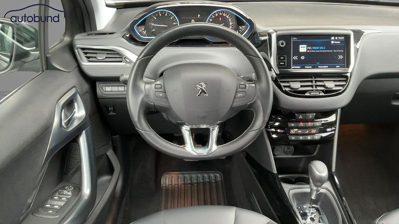 Peugeot 2008 1,2 PT Allure  - fotka 8 z 13