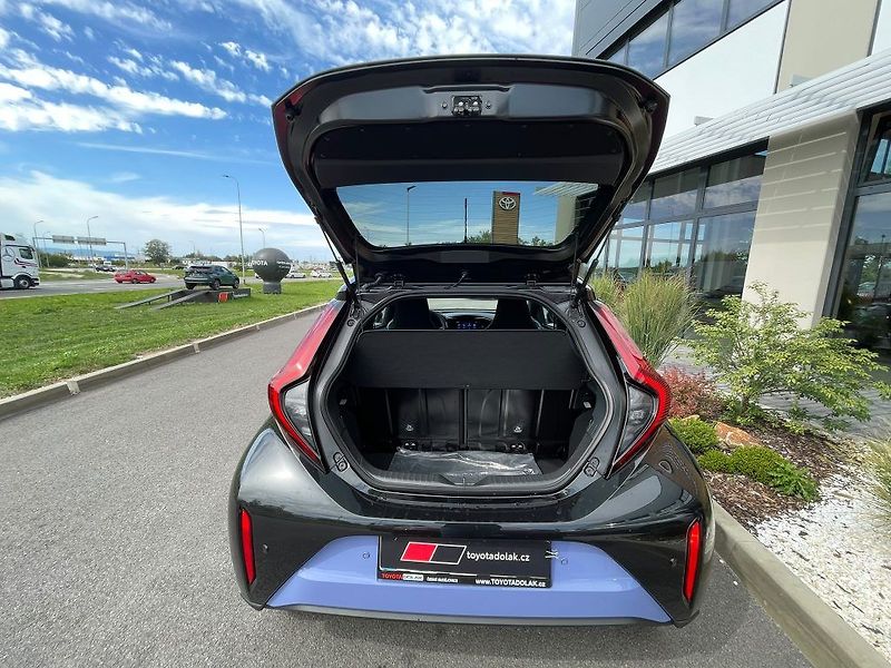 Toyota Aygo 1.5 Hybrid automat Style Smart - fotka 11 z 27