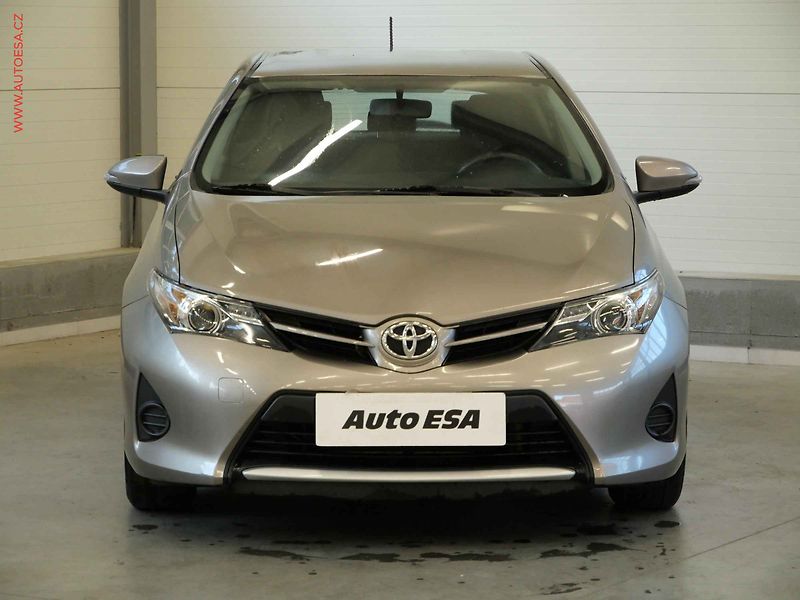 Toyota Auris (2013) 1.3i, ČR - fotka 2 z 20