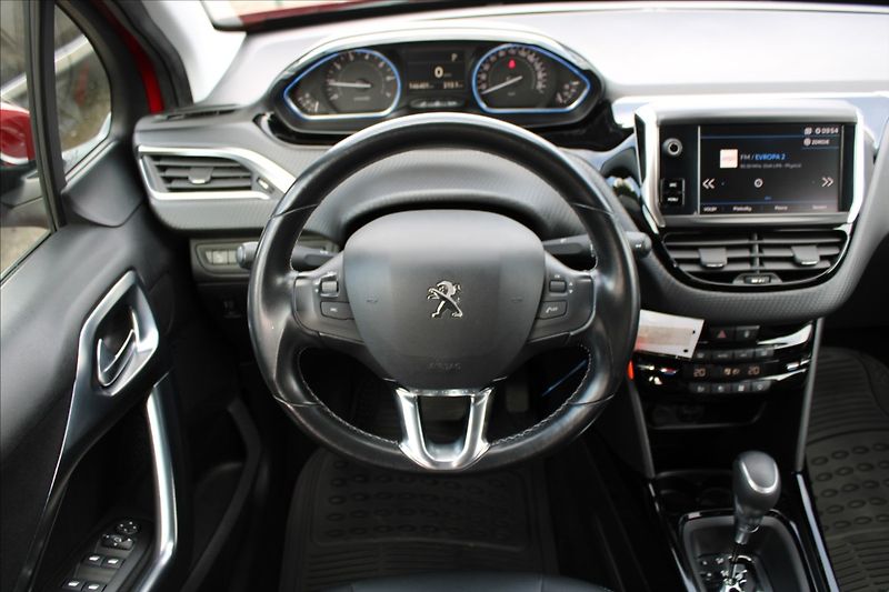 Peugeot 2008 1,2 T  AUTOMAT,ALLURE,WEBASTO - fotka 10 z 34