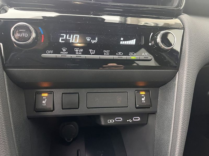 Toyota Yaris Cross 1.5 HEV Style + zimní komplety - fotka 13 z 15