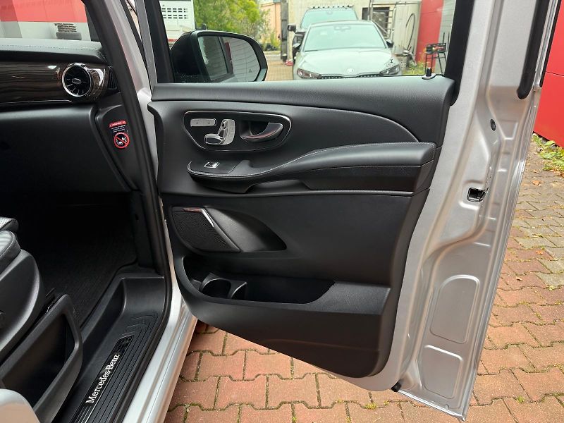 Mercedes-Benz Třídy V (2023) 300 d, XL AVG, 4M - fotka 12 z 21