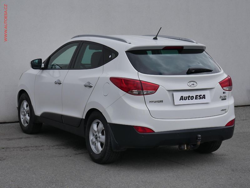 Hyundai ix35 (2012) 2.0 CRDi, ČR, AC, TZ, park - fotka 6 z 23