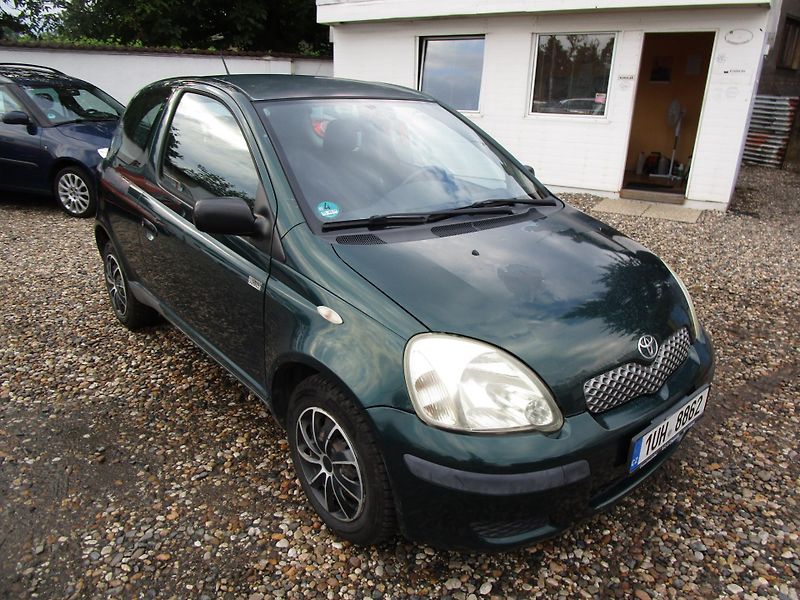 Toyota Yaris 1,0-48KW+NOVÝ OLEJ+FILTR - fotka 1 z 12