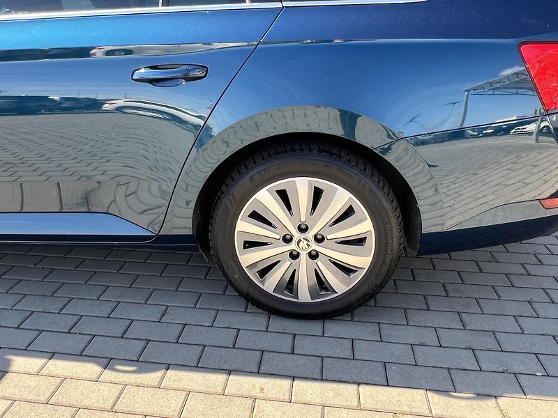 Škoda Superb 2.0TDi*110kw*DSG*Style - fotka 38 z 39