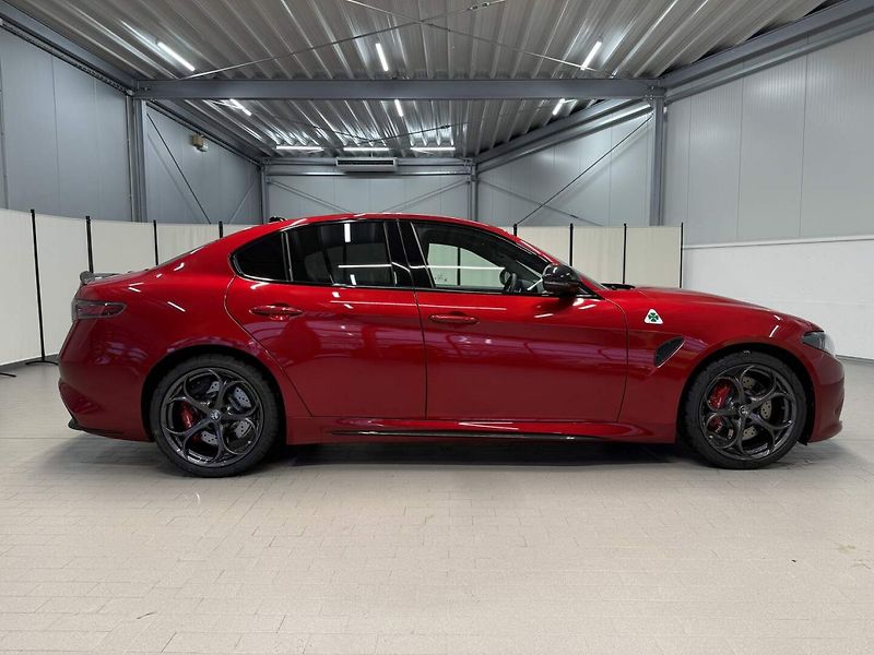 Alfa Romeo Giulia (2026) Quadrifoglio 2.9 V6 BiTurbo 52 - fotka 5 z 26