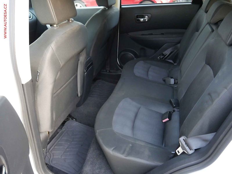 Nissan Qashqai (2011) 1.6i, AC, tempomat - fotka 10 z 21