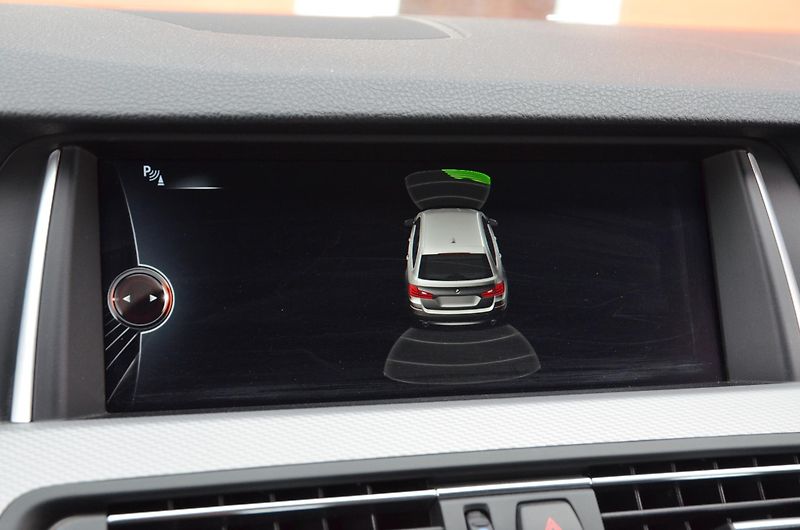 BMW Řada 5 (2016) 520d xDrive AT / ČR / M-PAKET - fotka 29 z 39