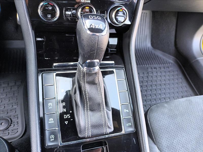 Škoda Superb 2,0 TDI,4X4,Sportline,ČR,DSG, - fotka 47 z 50