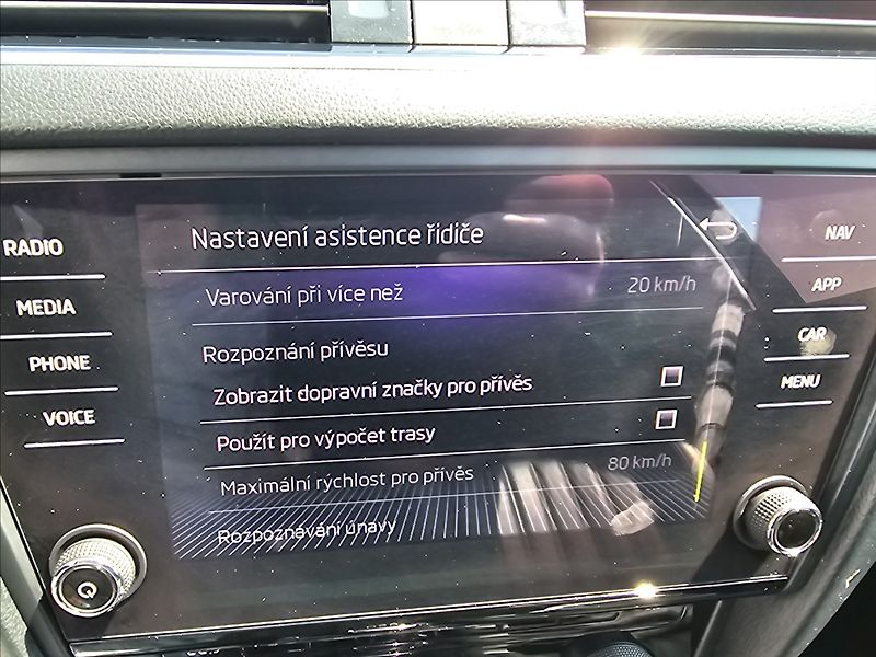 Škoda Octavia III 2,0TDi 110KW STYLE + - fotka 23 z 46