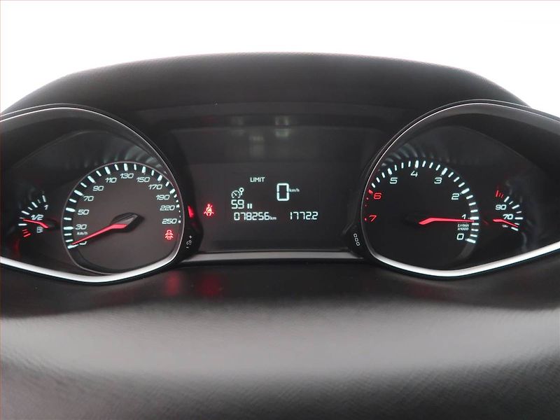 Peugeot 308 (2019) 1.2 PureTech, Serv.kniha, Navi - fotka 11 z 15