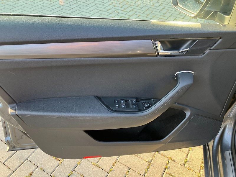 Škoda Superb (2022) 2.0TDI 110kW DSG STYLE PLUS - fotka 18 z 30