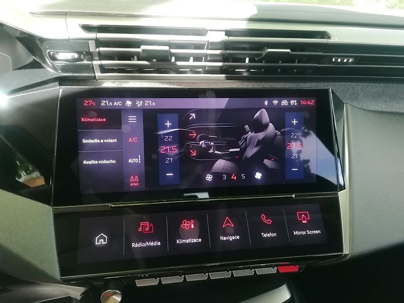 Peugeot 308 (2022) 1.5 BlueHdi Allure A/T - fotka 17 z 29