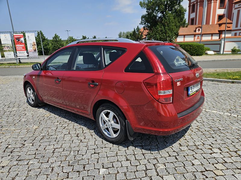 Kia Ceed (2011) 1.4 66kw, MOŽNÉ SPLÁTKY  - fotka 9 z 26