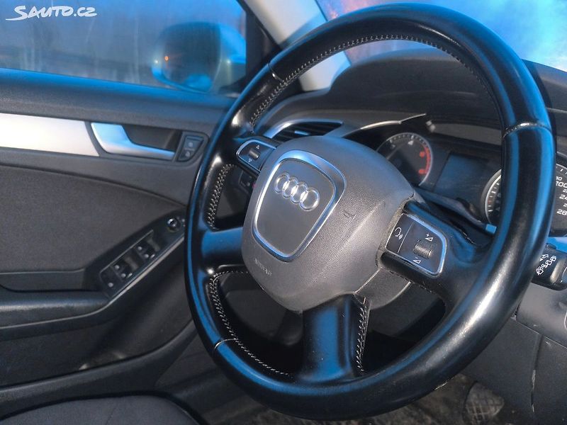 Audi A4 KRÁSNÁ,130KM,SERVISKA,1MAJITEL - fotka 9 z 24