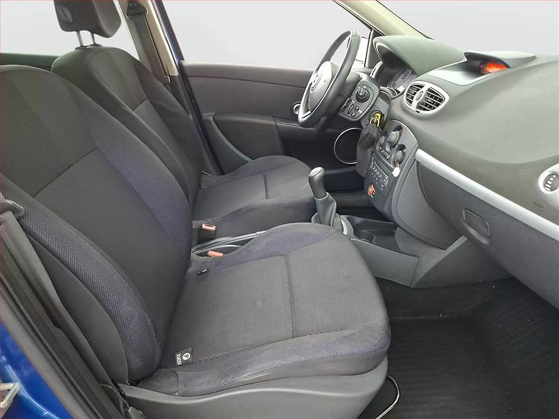 Renault Clio (2006) 1.5 dCi, po STK, jezdí dobře - fotka 9 z 14