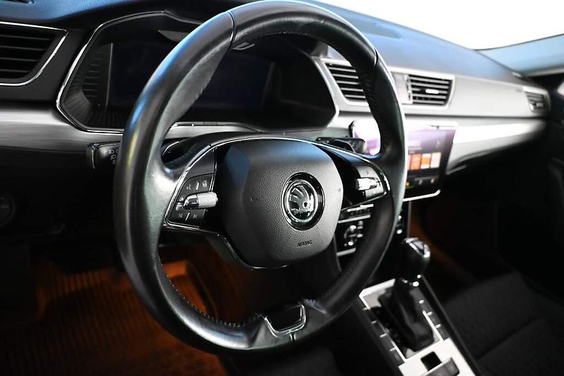 Škoda Superb (2022) 2.0 DSG LED VIRTUAL ACC Kamera - fotka 13 z 36