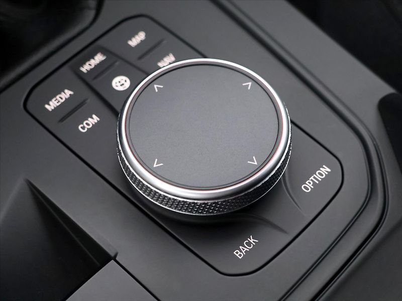 BMW Řada 1 1,5 116d 85kW Aut.klima LED - fotka 31 z 39