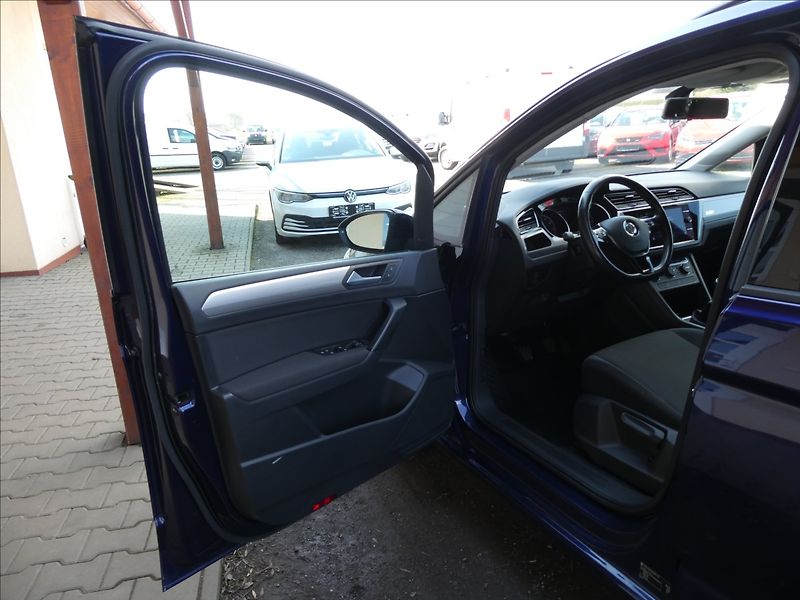 Volkswagen Touran 1,2 TSi 81kW 7.míst, navigace - fotka 20 z 39