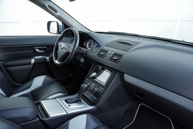 Volvo XC90 D5 AWD POLESTAR - fotka 15 z 30