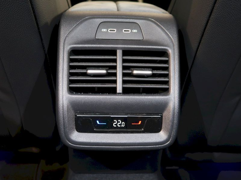 Škoda Superb (2024) SELECTION 2.0TDI 110KW DSG PAN - fotka 40 z 43