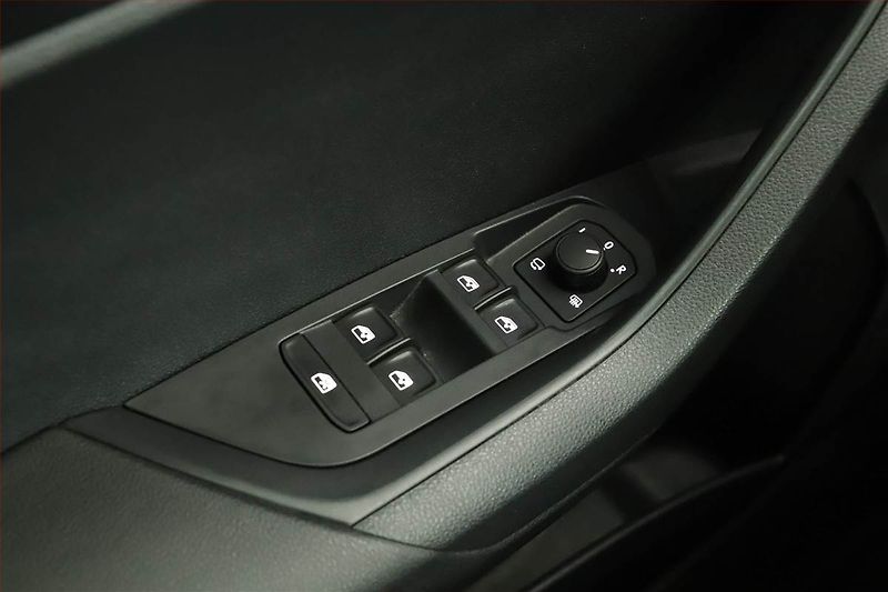 Škoda Karoq (2024) 2.0 TDI, Sportline, Navigace - fotka 15 z 16