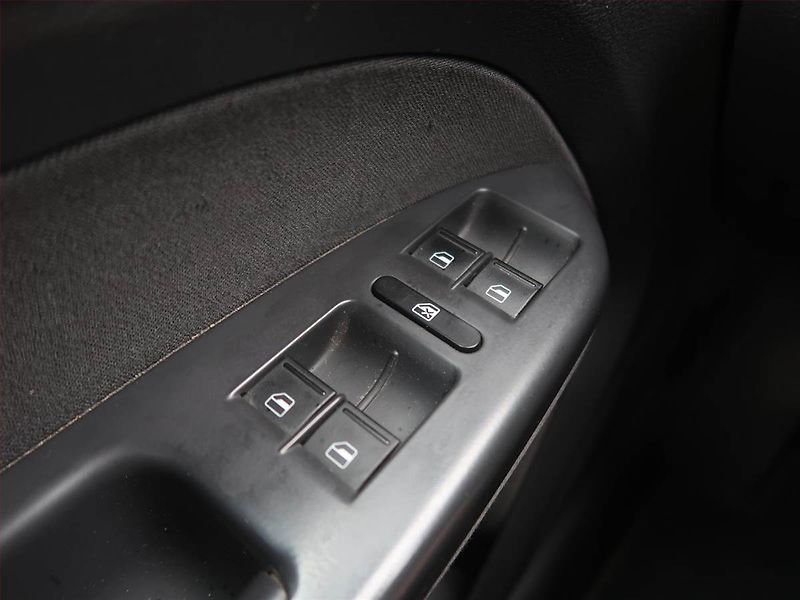 Volkswagen Touran (2014) 1.6 TDI, 7 míst, Serv.kniha - fotka 16 z 20