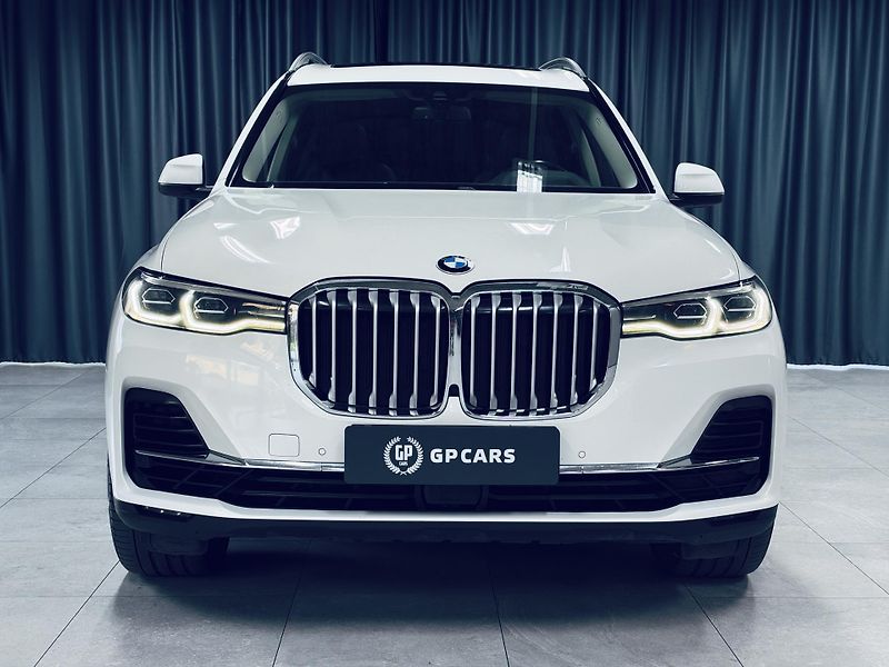 BMW X7 (2021) xDrive40d*SOFT*KEYLESS*PANO - fotka 2 z 40