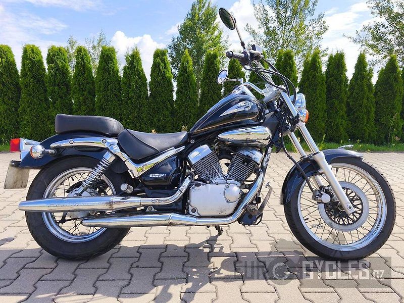 Suzuki VL 125 Intruder (1999) - fotka 1 z 11