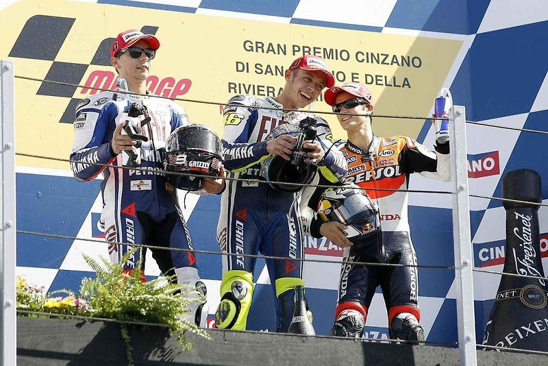 Jorge Lorenzo a oslava jeho vítězství na japonském okruhu Motegi v roce 2009.