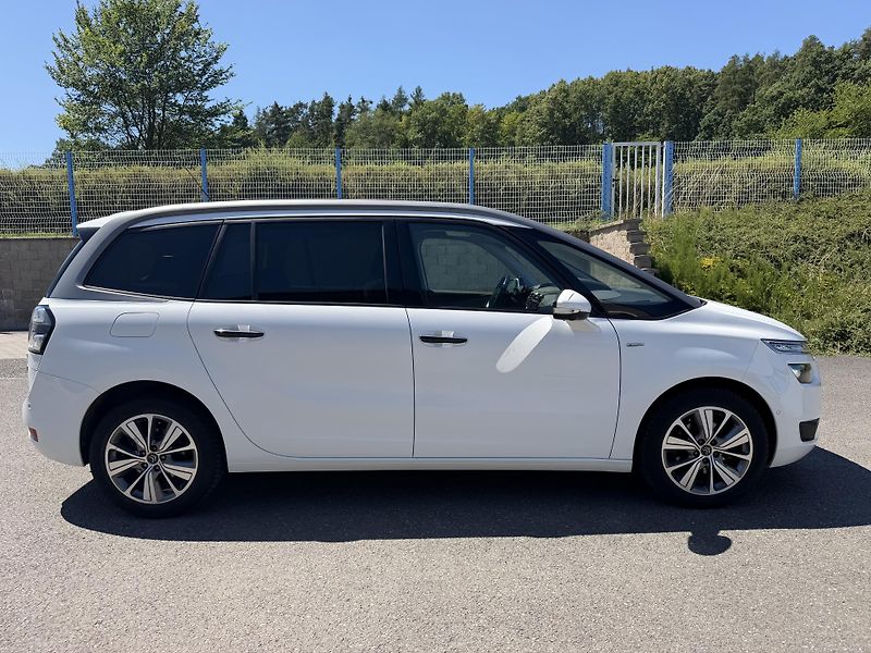 Citroën C4 Picasso 1,6i 121kW EXCLUSIVE - fotka 4 z 23