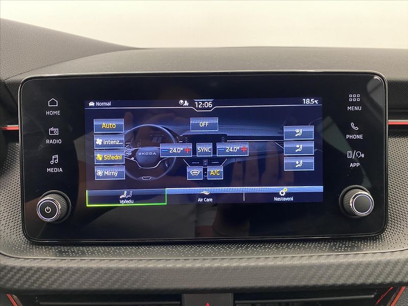 Škoda Scala 1,0 TSI 85kW DSG Monte Carlo - fotka 14 z 27
