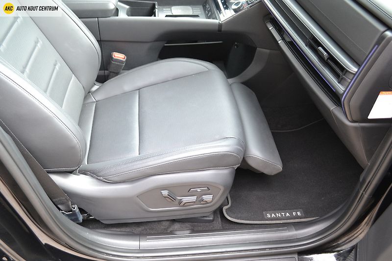 Hyundai Santa Fe 1.6T-GDI HEV 4WD CALLIGRAPHY 7 - fotka 16 z 95