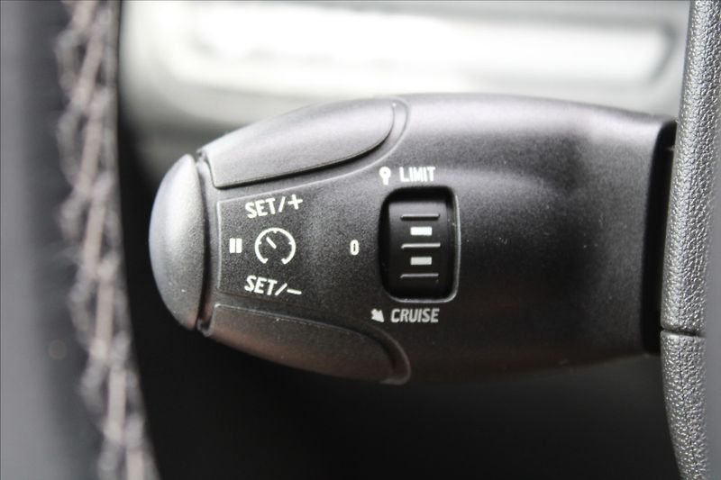 Peugeot 2008 1,2 110K  ČR,1.MAJ,DPH,ALLURE - fotka 19 z 28
