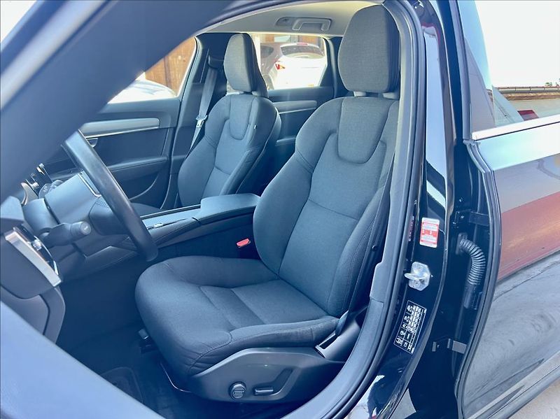 Volvo V90 2,0 T4 Drive-E R-Design Auto - fotka 10 z 48