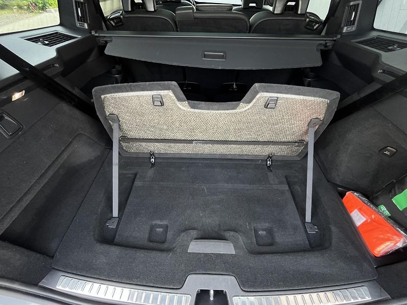 Volvo XC90 T8 AWD ULT B&W VENT VZDUCH 7M* - fotka 33 z 55
