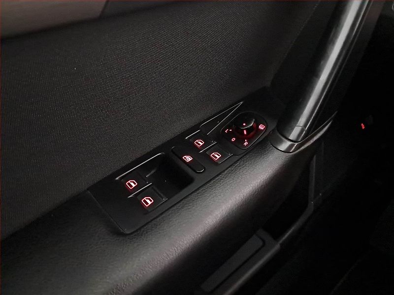 Volkswagen Passat (2011) 2.0 TDI, Navi, Xenony - fotka 14 z 16