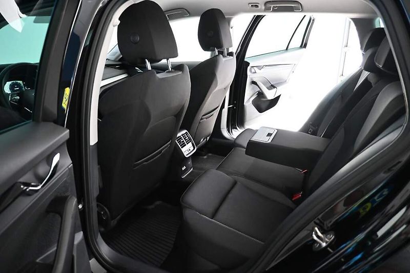 Škoda Octavia (2023) 2.0 LED DSG ACC TOUR VIRTUAL T - fotka 9 z 35