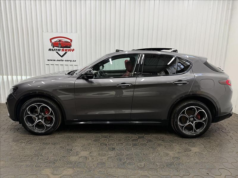 Alfa Romeo Stelvio VELOCE 206kW Q4 H&K PANO LED - fotka 4 z 42