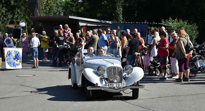 Již 18. ročník Veterán Rallye z lázní do lázní s podtitulem na pohodu, odstartovala v neděli ráno ze Skalky. 13.8. 2023