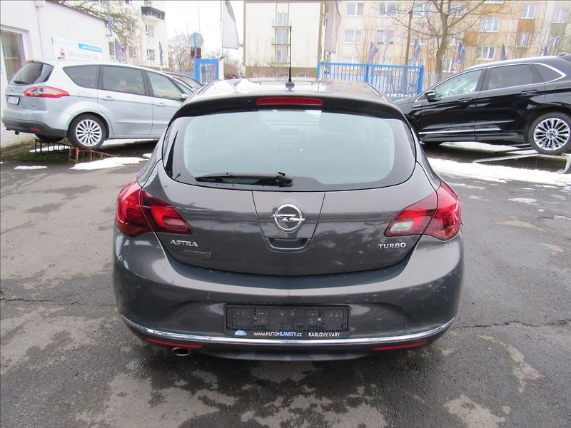 Opel Astra 1,4 Turbo 103kW - fotka 5 z 31