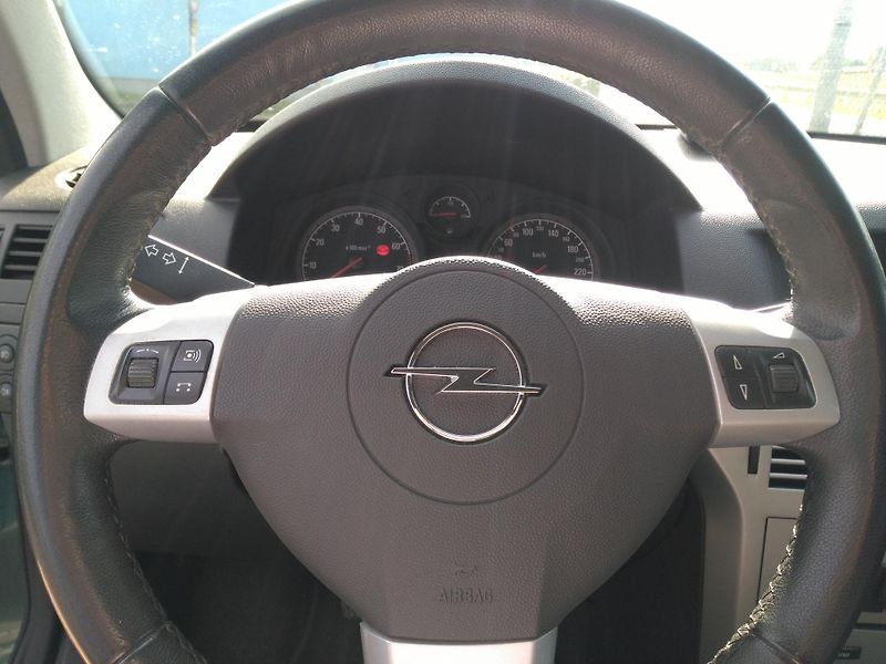 Opel Astra 1,6i /85 kW/ - fotka 15 z 28