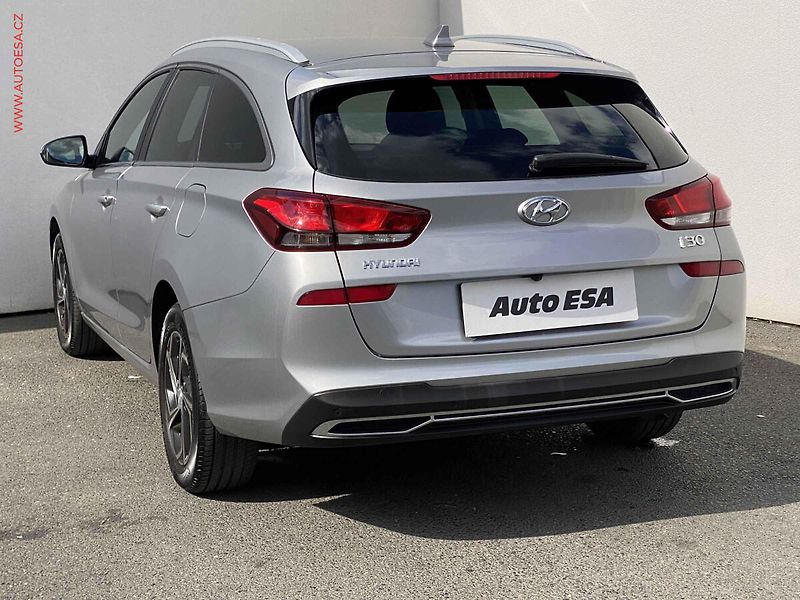 Hyundai i30 (2023) 1.5 DPi, 2.maj,ČR, Smart - fotka 6 z 18