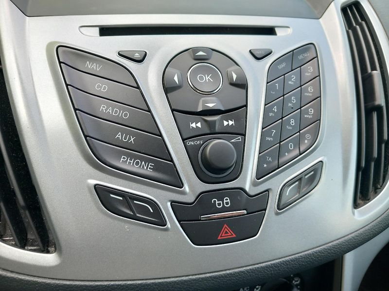 Ford C-MAX (2013) 1,6i NAVI VYHŘ.SED,BEZ KOROZE! - fotka 27 z 46