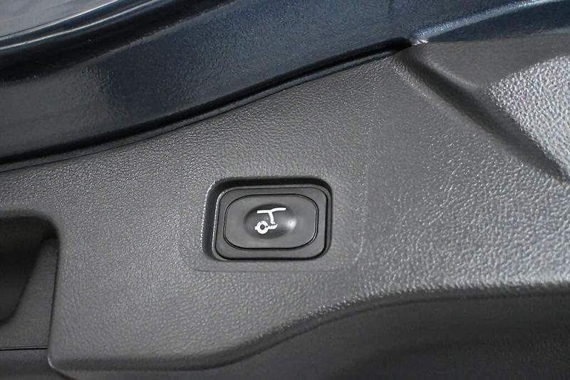 Ford Mondeo (2022) 2.0 140 KW LED SONY ACC 8AT EC - fotka 22 z 41